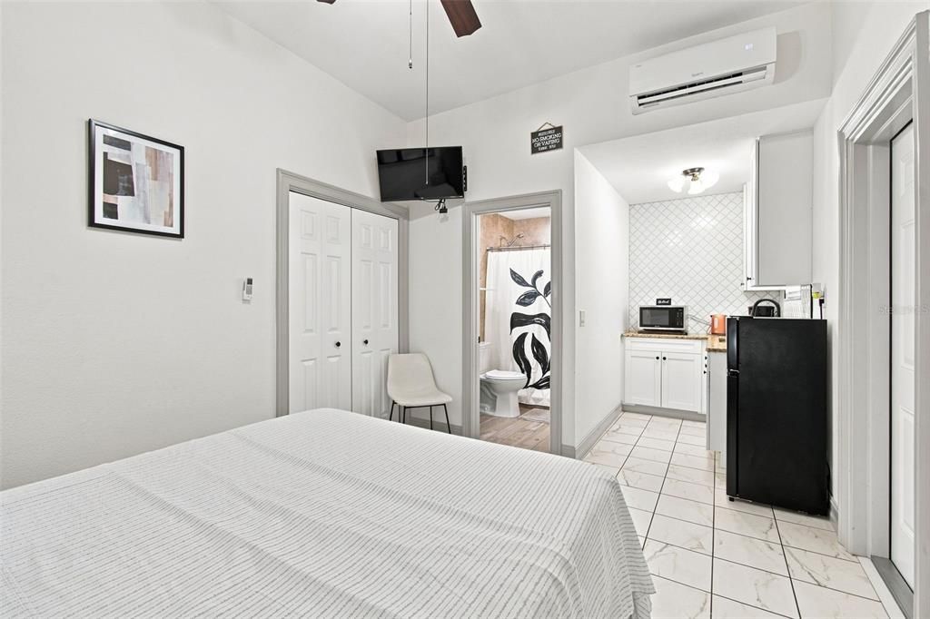 En Venta: $599,900 (4 camas, 4 baños, 2211 Pies cuadrados)