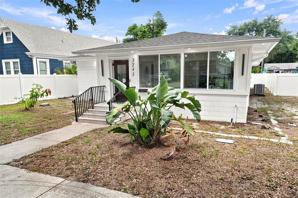En Venta: $599,900 (4 camas, 4 baños, 2211 Pies cuadrados)