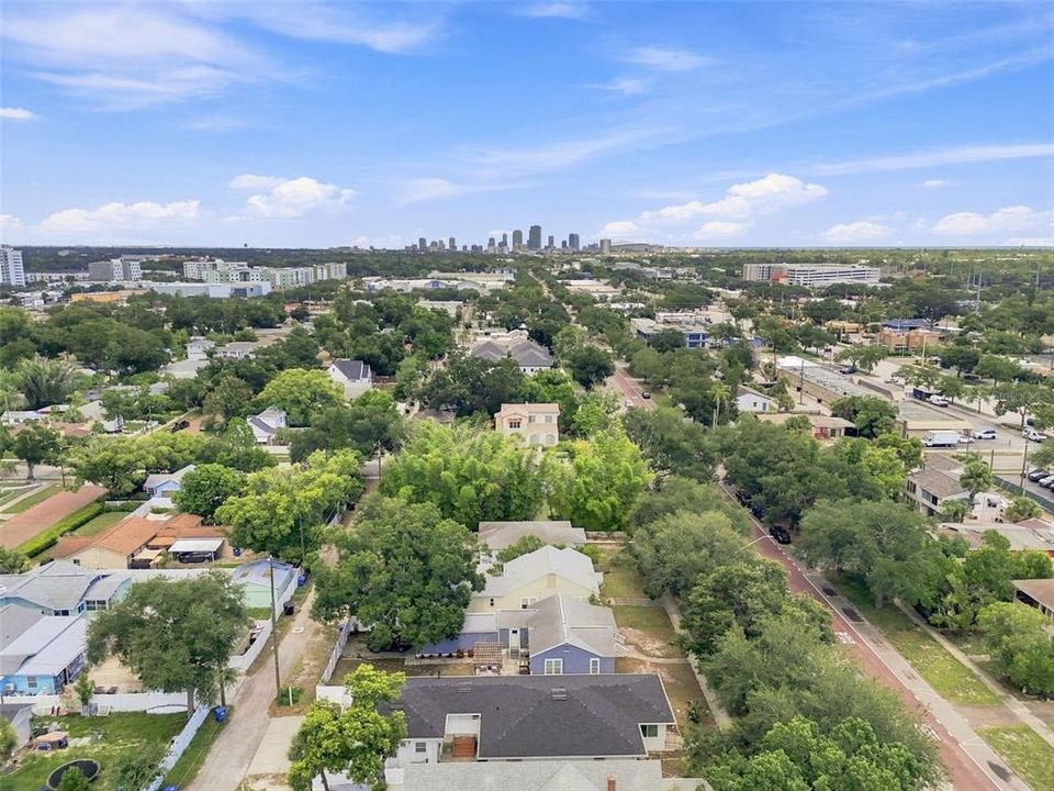 En Venta: $599,900 (4 camas, 4 baños, 2211 Pies cuadrados)