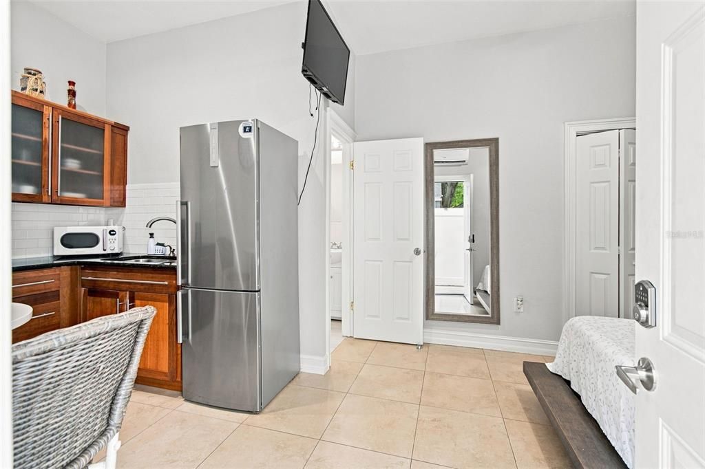 En Venta: $599,900 (4 camas, 4 baños, 2211 Pies cuadrados)
