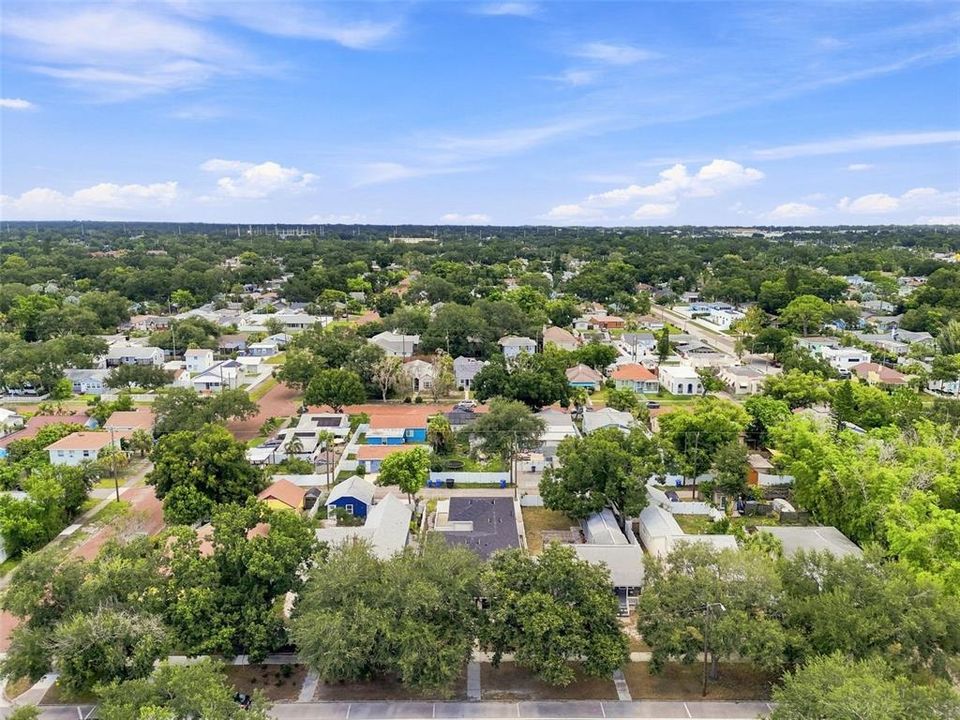 En Venta: $599,900 (4 camas, 4 baños, 2211 Pies cuadrados)