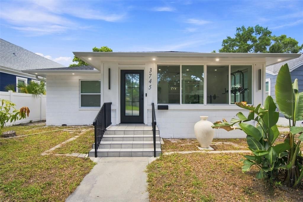 En Venta: $599,900 (4 camas, 4 baños, 2211 Pies cuadrados)