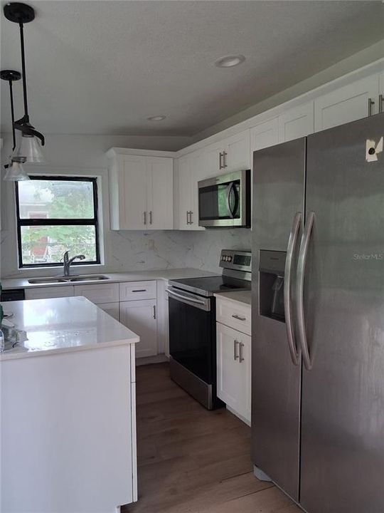 For Sale: $195,000 (3 beds, 2 baths, 910 Square Feet)