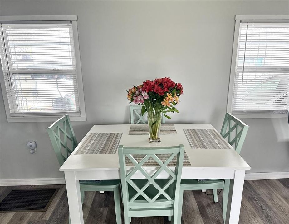 For Sale: $99,000 (2 beds, 1 baths, 794 Square Feet)