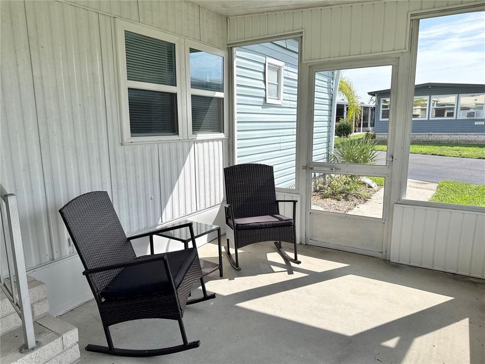 For Sale: $99,000 (2 beds, 1 baths, 794 Square Feet)