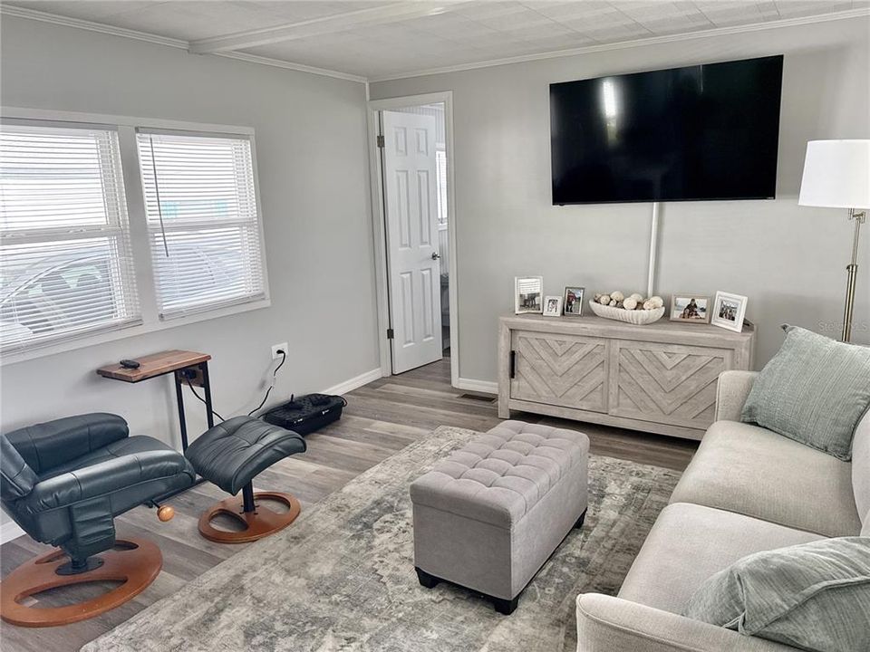 For Sale: $99,000 (2 beds, 1 baths, 794 Square Feet)