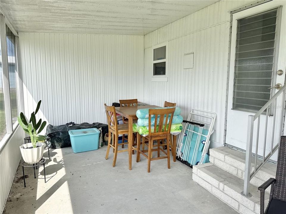 For Sale: $99,000 (2 beds, 1 baths, 794 Square Feet)