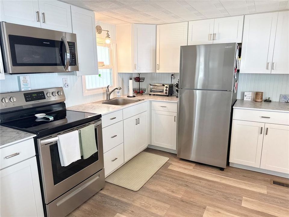 For Sale: $99,000 (2 beds, 1 baths, 794 Square Feet)