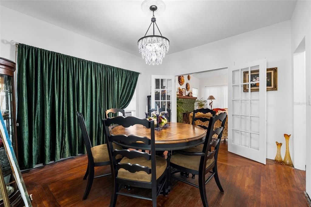 For Sale: $359,000 (4 beds, 3 baths, 2079 Square Feet)