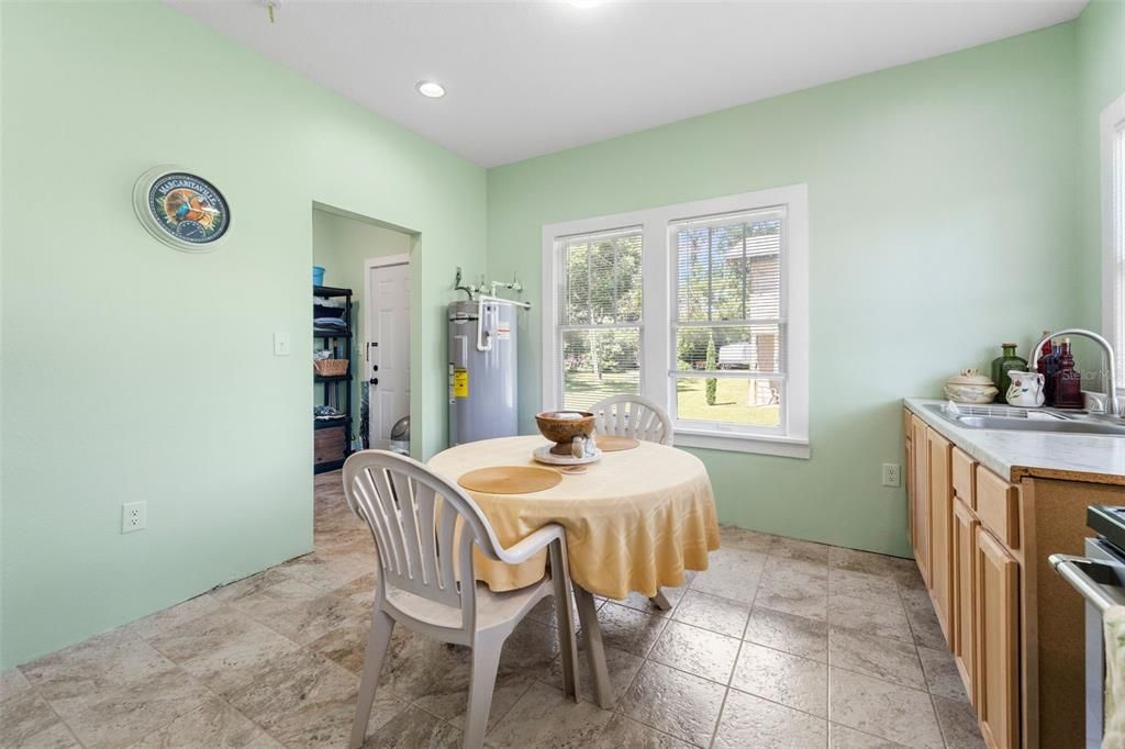 For Sale: $359,000 (4 beds, 3 baths, 2079 Square Feet)