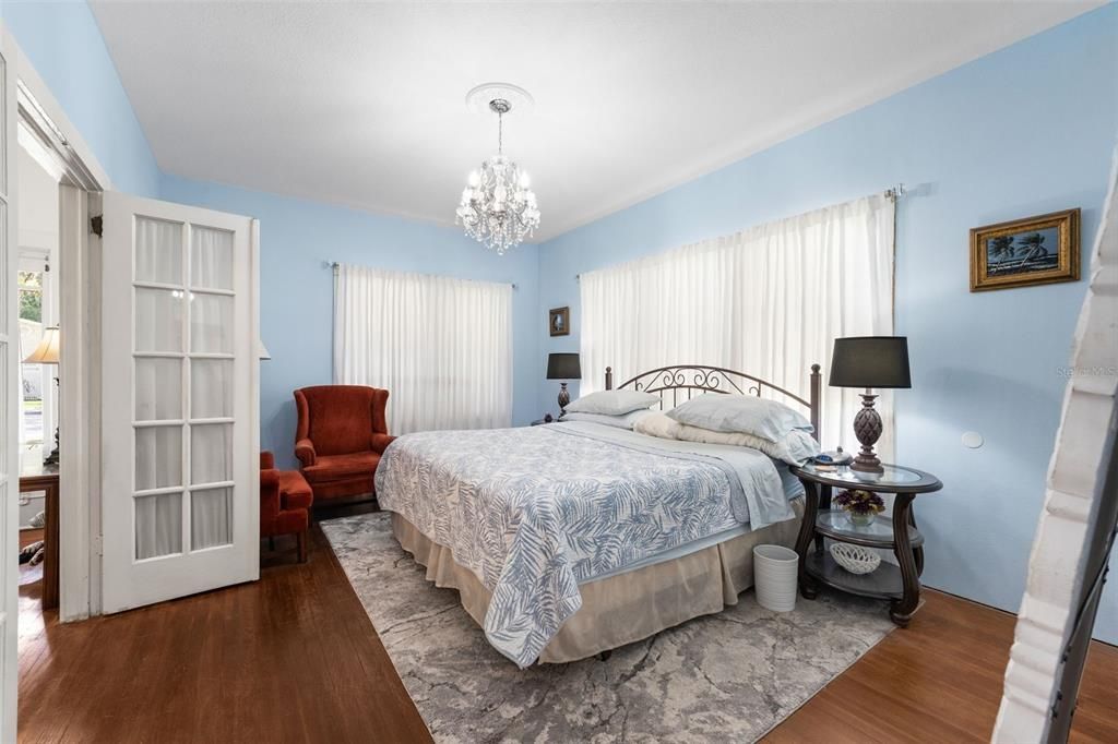 For Sale: $359,000 (4 beds, 3 baths, 2079 Square Feet)