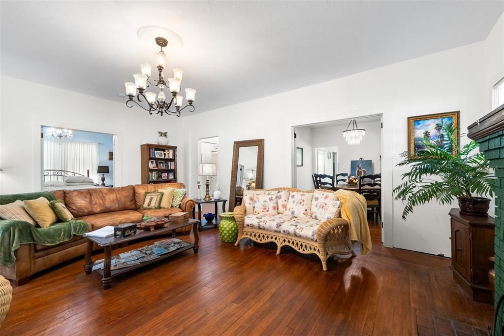 For Sale: $359,000 (4 beds, 3 baths, 2079 Square Feet)