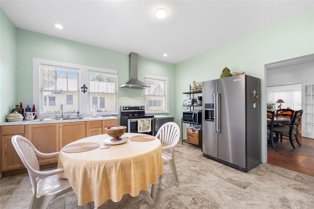 For Sale: $359,000 (4 beds, 3 baths, 2079 Square Feet)