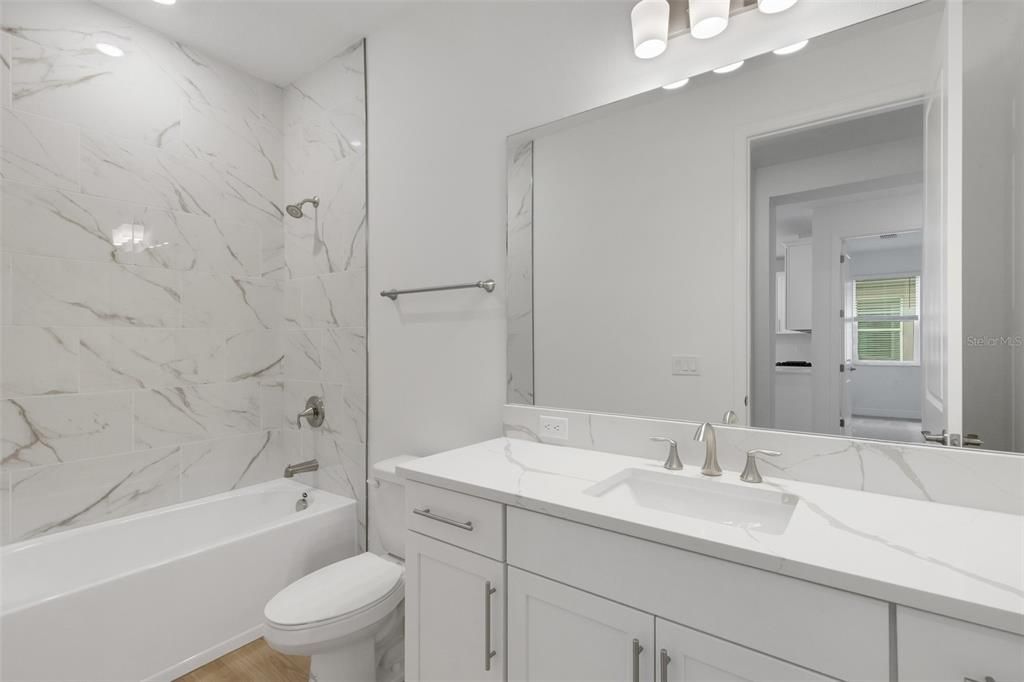 Под контрактом: $389,999 (2 спален, 2 ванн, 1671 Квадратных фут)