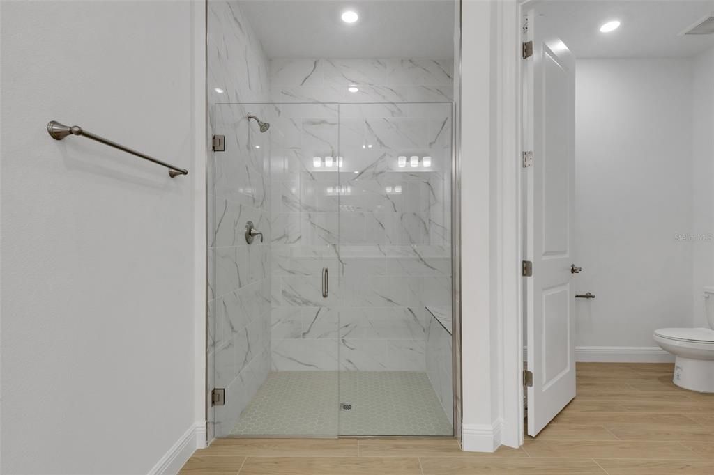 Под контрактом: $389,999 (2 спален, 2 ванн, 1671 Квадратных фут)