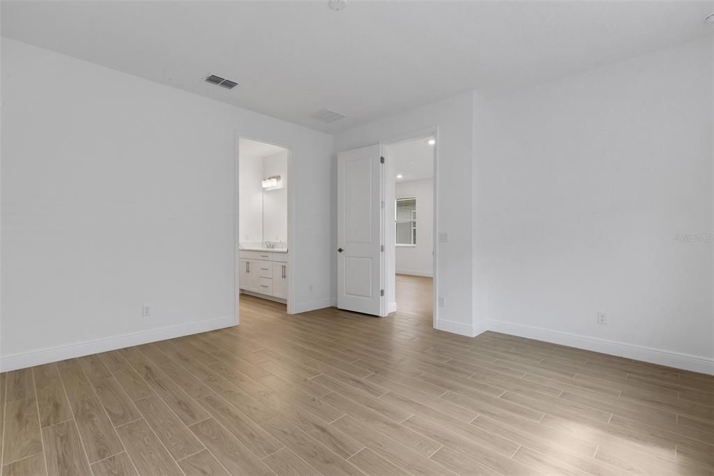 Под контрактом: $389,999 (2 спален, 2 ванн, 1671 Квадратных фут)