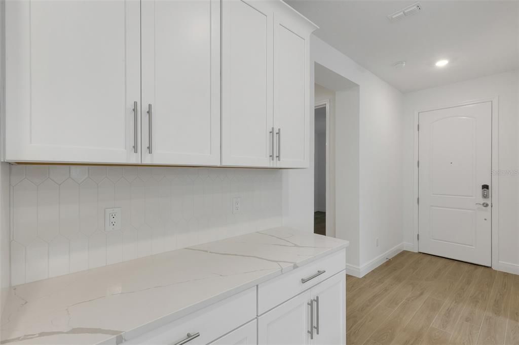 Под контрактом: $389,999 (2 спален, 2 ванн, 1671 Квадратных фут)
