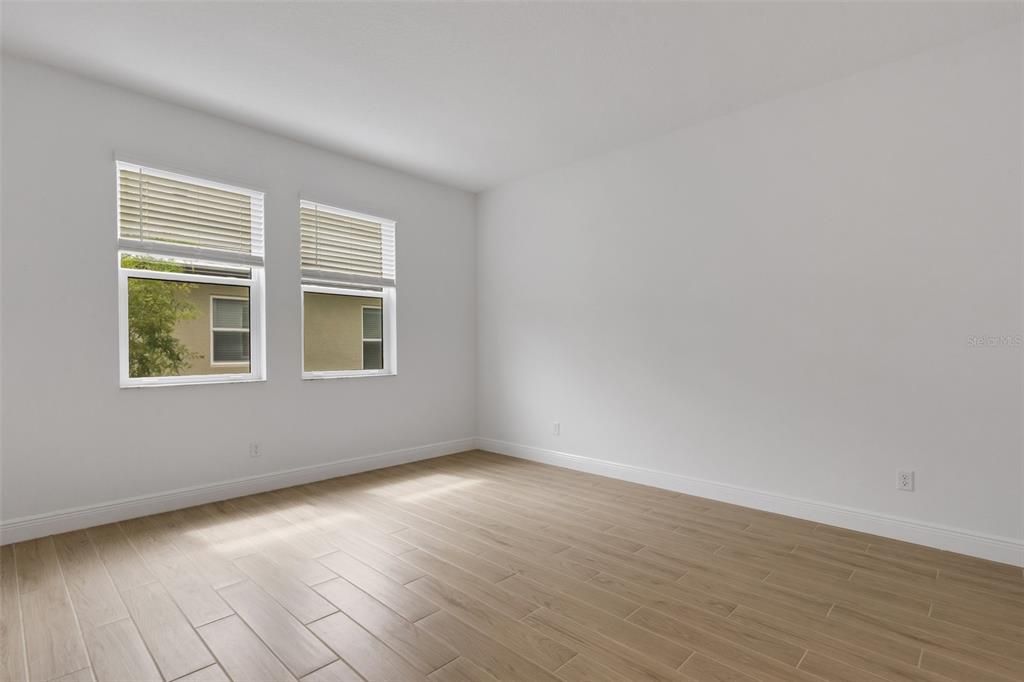 Под контрактом: $389,999 (2 спален, 2 ванн, 1671 Квадратных фут)