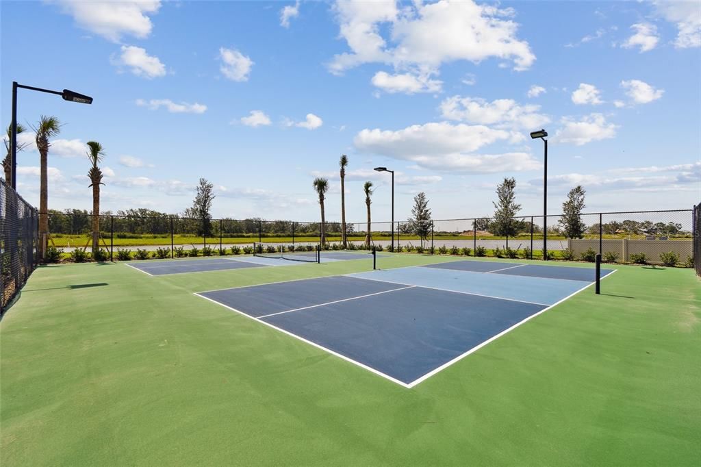 Под контрактом: $389,999 (2 спален, 2 ванн, 1671 Квадратных фут)