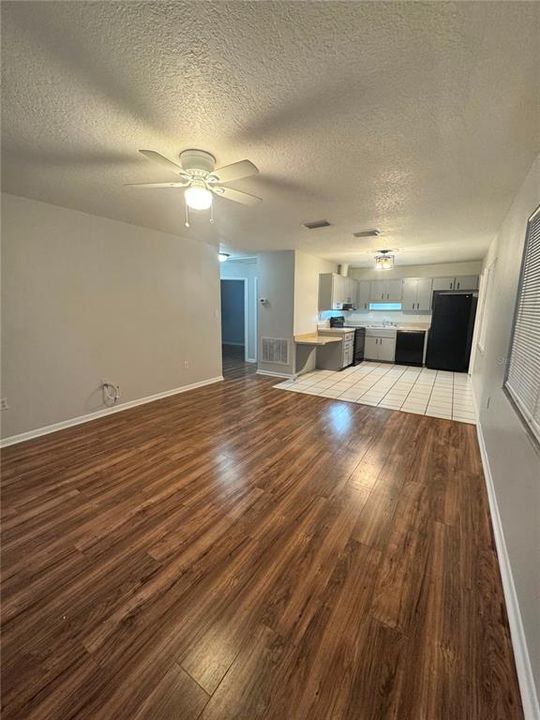 For Rent: $1,750 (2 beds, 1 baths, 850 Square Feet)