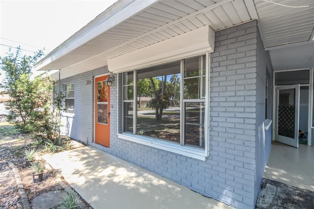 For Rent: $1,750 (2 beds, 1 baths, 850 Square Feet)