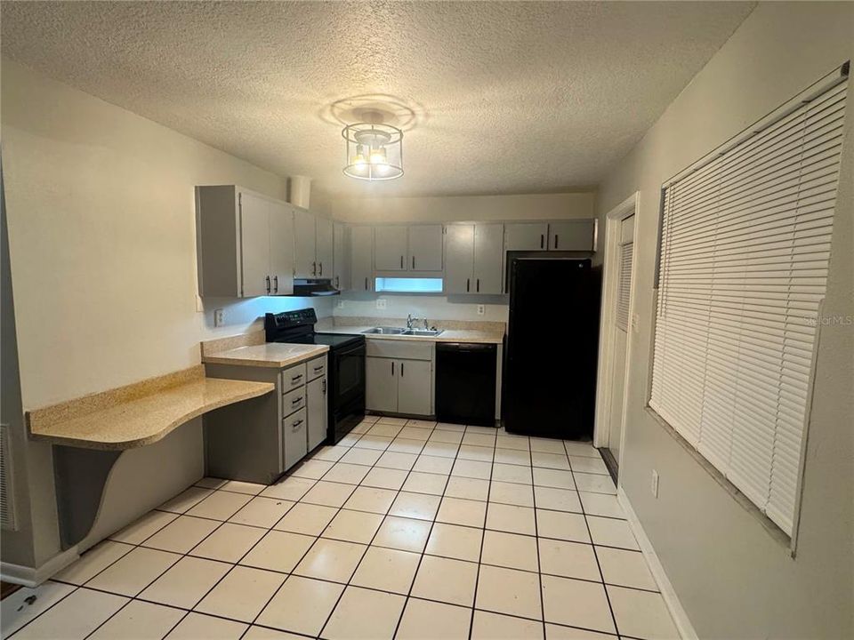 For Rent: $1,750 (2 beds, 1 baths, 850 Square Feet)