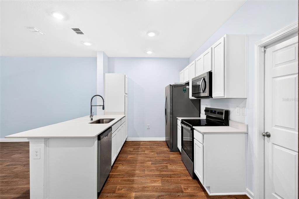For Sale: $239,900 (2 beds, 2 baths, 1160 Square Feet)
