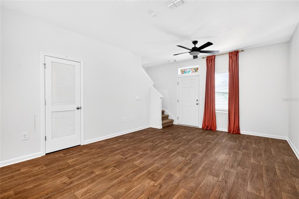 For Sale: $239,900 (2 beds, 2 baths, 1160 Square Feet)