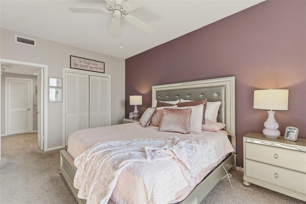 For Rent: $2,995 (1 beds, 1 baths, 1180 Square Feet)