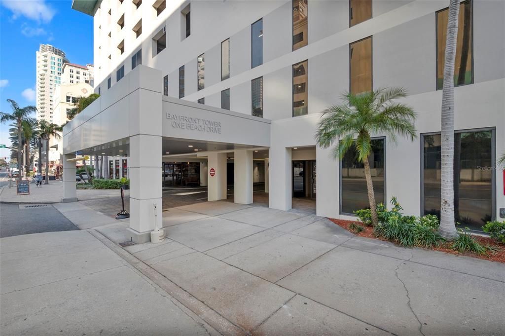 For Rent: $2,995 (1 beds, 1 baths, 1180 Square Feet)