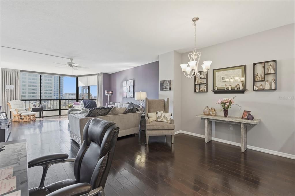 For Rent: $2,995 (1 beds, 1 baths, 1180 Square Feet)