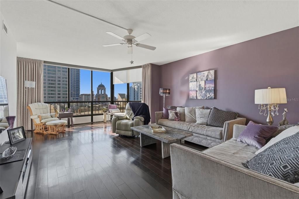 For Rent: $2,995 (1 beds, 1 baths, 1180 Square Feet)