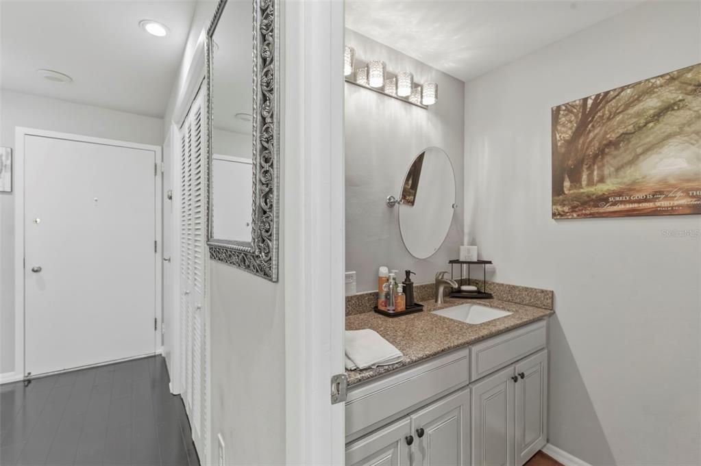 For Rent: $2,995 (1 beds, 1 baths, 1180 Square Feet)