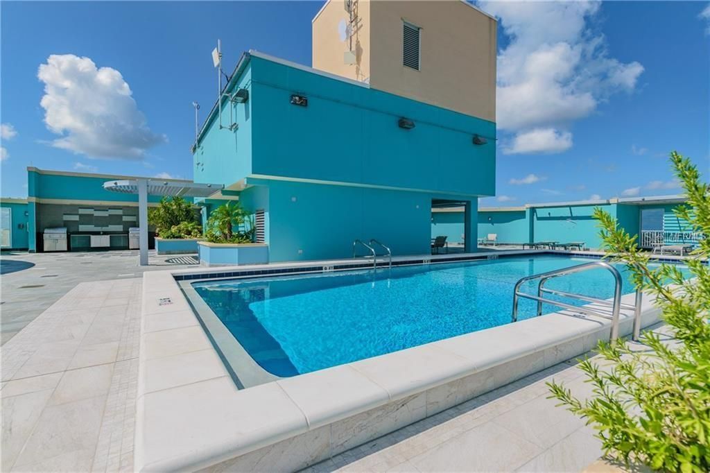 For Rent: $2,995 (1 beds, 1 baths, 1180 Square Feet)
