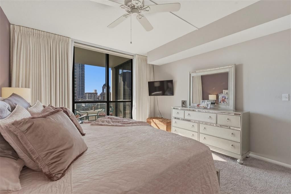 For Rent: $2,995 (1 beds, 1 baths, 1180 Square Feet)