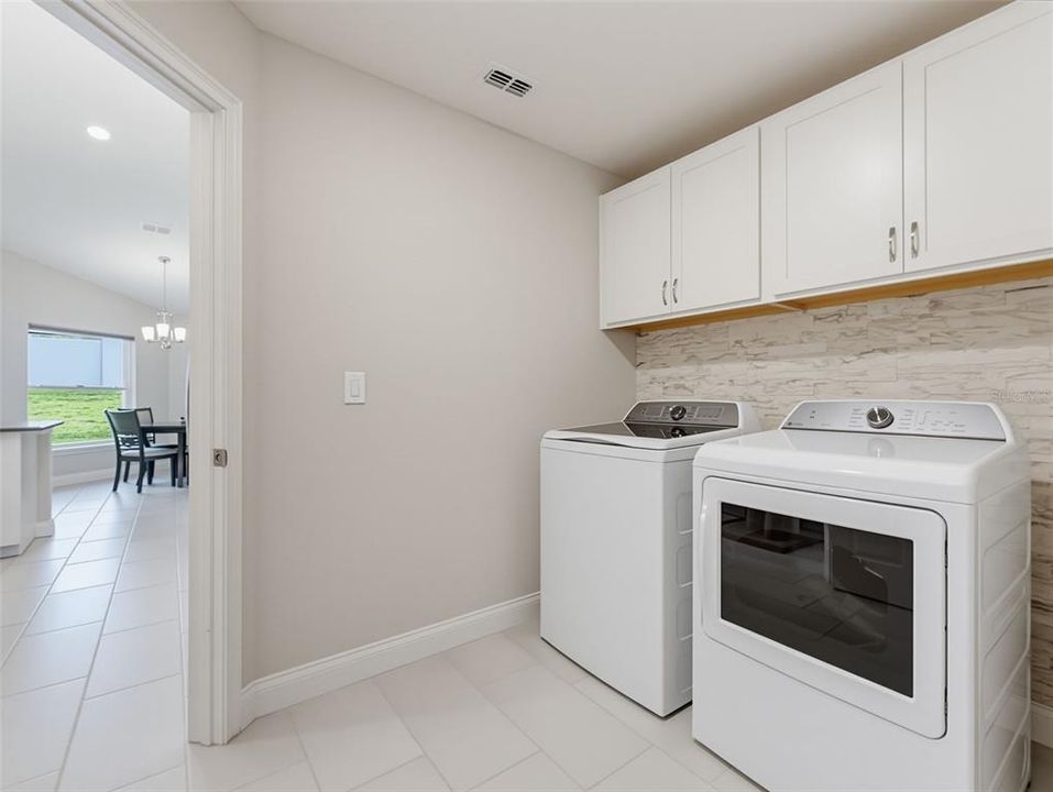 En Venta: $435,000 (3 camas, 2 baños, 1980 Pies cuadrados)