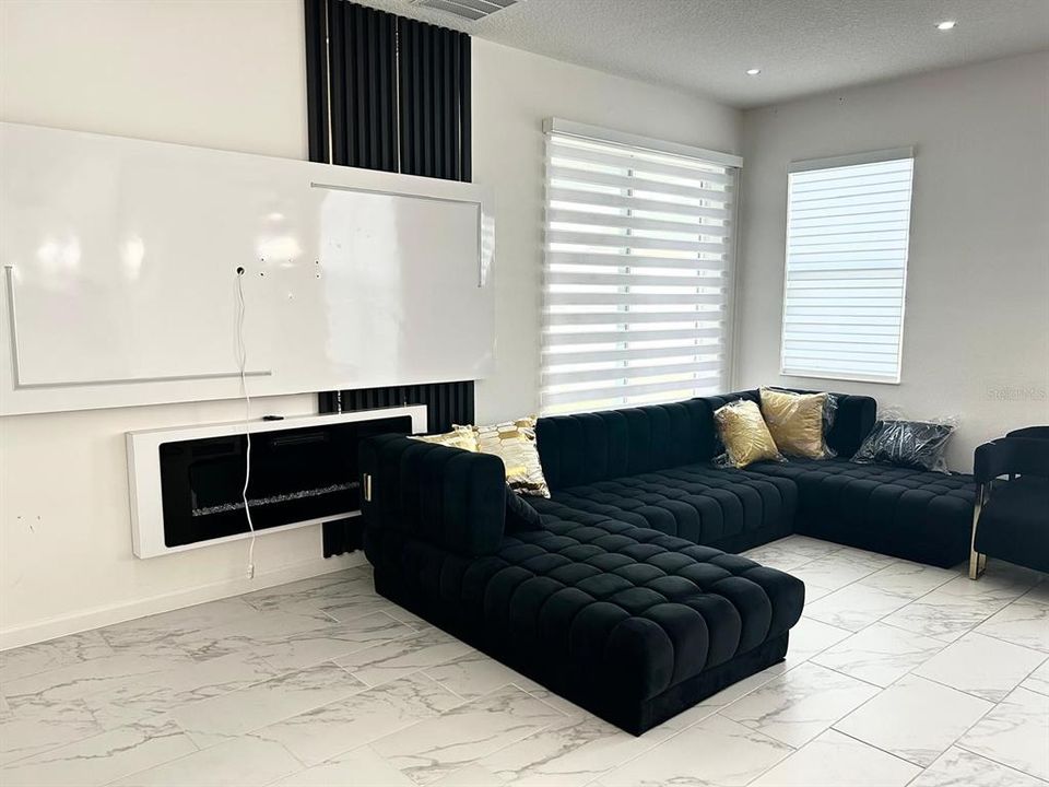 For Rent: $2,800 (4 beds, 3 baths, 2408 Square Feet)