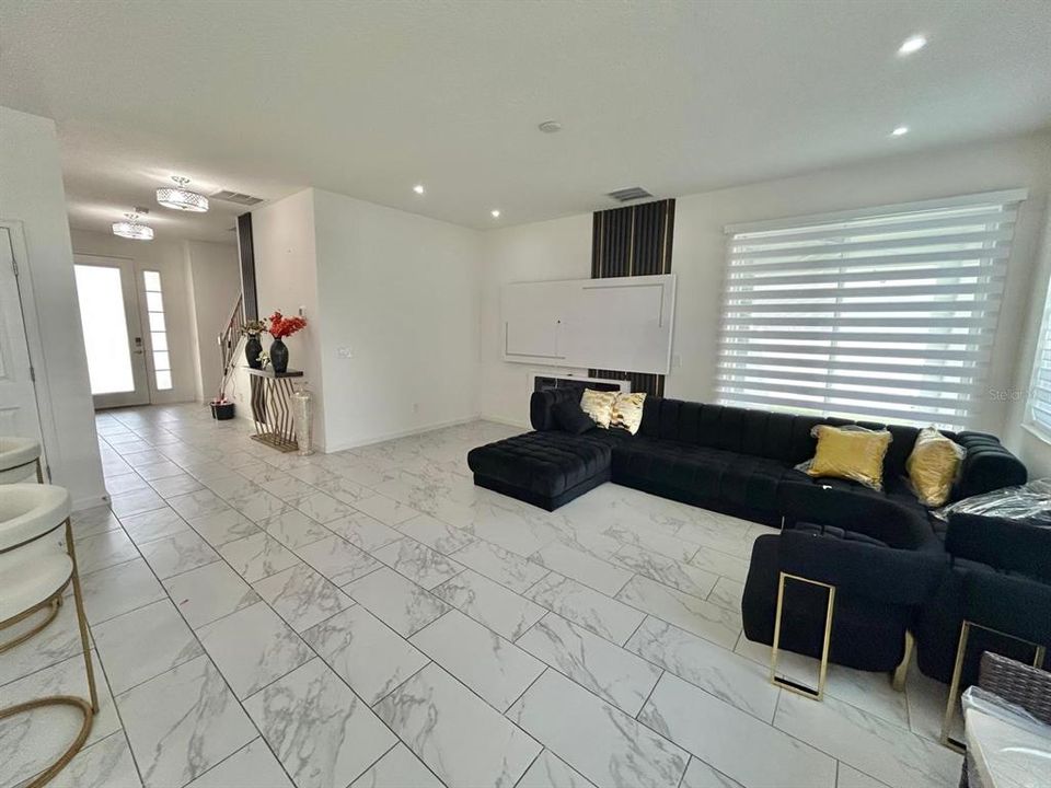 For Rent: $2,800 (4 beds, 3 baths, 2408 Square Feet)