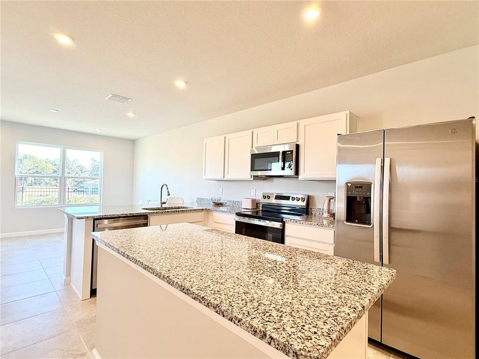 For Rent: $1,700 (3 beds, 2 baths, 1445 Square Feet)