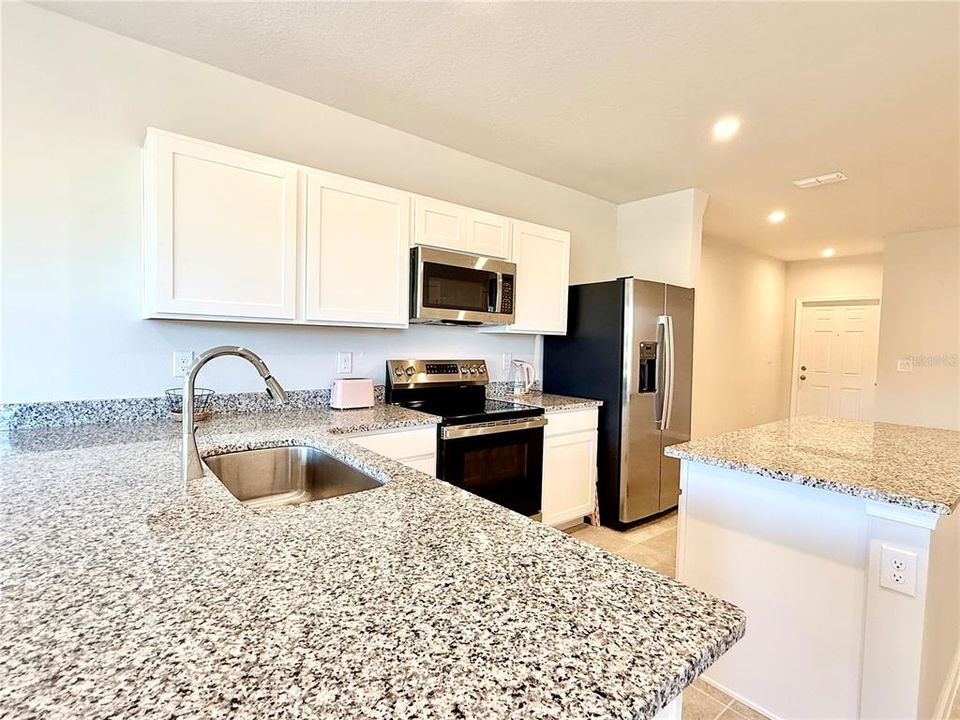 For Rent: $1,700 (3 beds, 2 baths, 1445 Square Feet)
