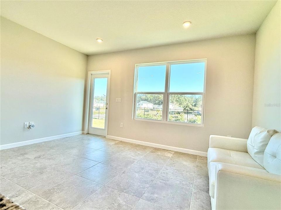 For Rent: $1,700 (3 beds, 2 baths, 1445 Square Feet)