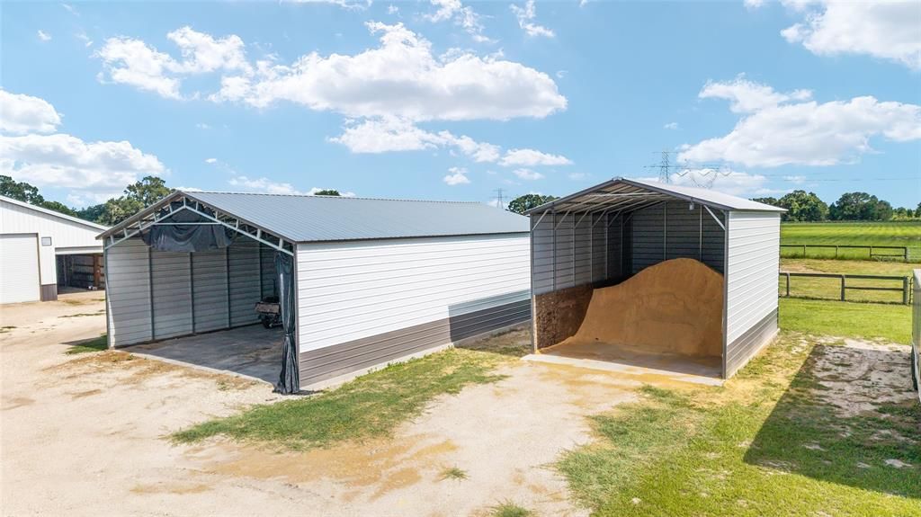 For Sale: $1,175,000 (2 beds, 1 baths, 710 Square Feet)