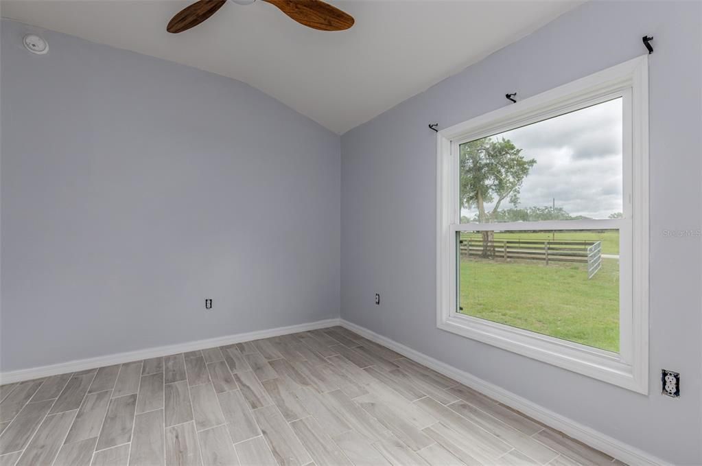 For Sale: $1,175,000 (2 beds, 1 baths, 710 Square Feet)