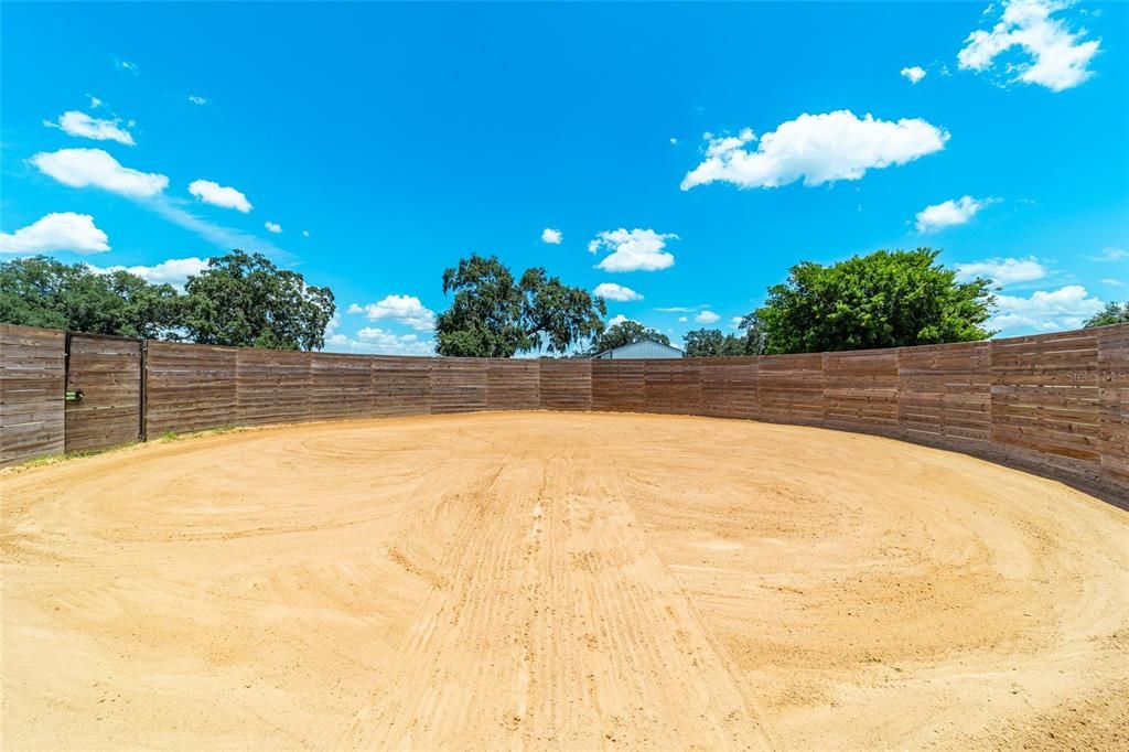 For Sale: $1,175,000 (2 beds, 1 baths, 710 Square Feet)