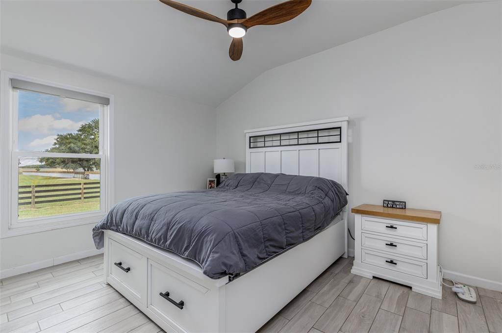 For Sale: $1,175,000 (2 beds, 1 baths, 710 Square Feet)
