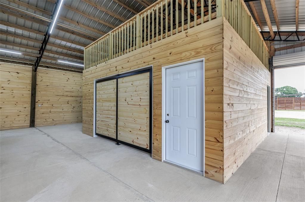 For Sale: $1,175,000 (2 beds, 1 baths, 710 Square Feet)