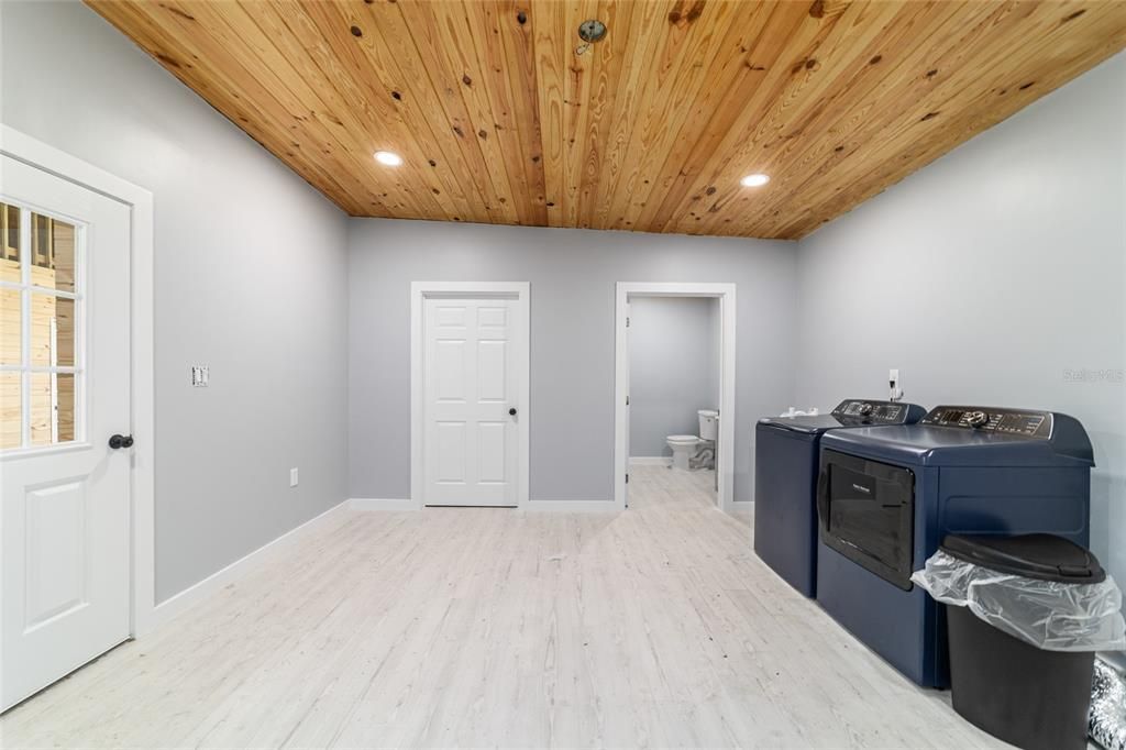 For Sale: $1,175,000 (2 beds, 1 baths, 710 Square Feet)