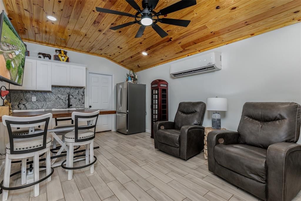 For Sale: $1,175,000 (2 beds, 1 baths, 710 Square Feet)