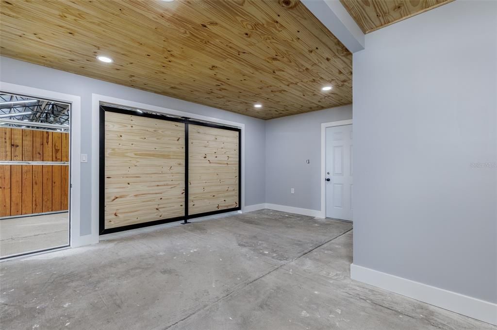 For Sale: $1,175,000 (2 beds, 1 baths, 710 Square Feet)