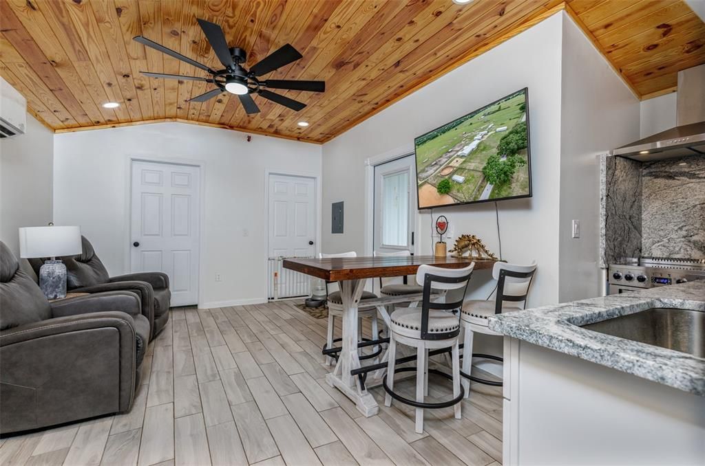 For Sale: $1,175,000 (2 beds, 1 baths, 710 Square Feet)